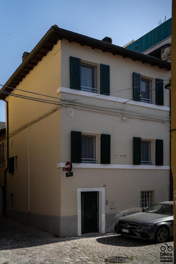 Bilocale Le Rondini Centralissimo Pesaro Bagian luar foto